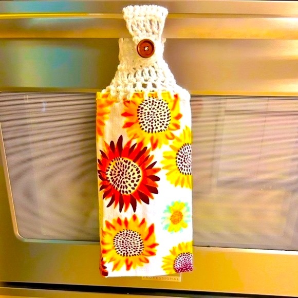 Hand Crafted Colorful Yellow Floral Sunflowers Hanging Hand Towels Crochet Top - Picture 8 of 10